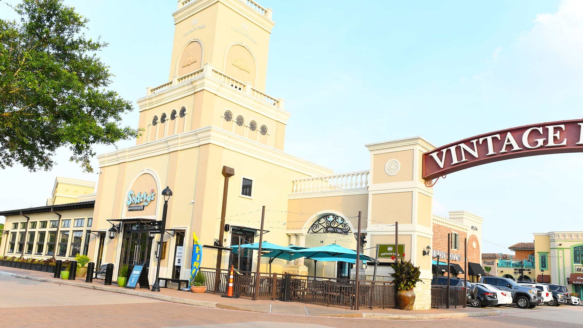sharkysvintagepark-home-slide-01-min